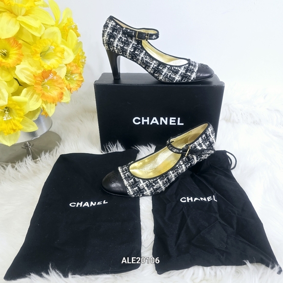 Chanel Women's Black and White Heels Size 8 (38.5) New - Picture 1 of 12